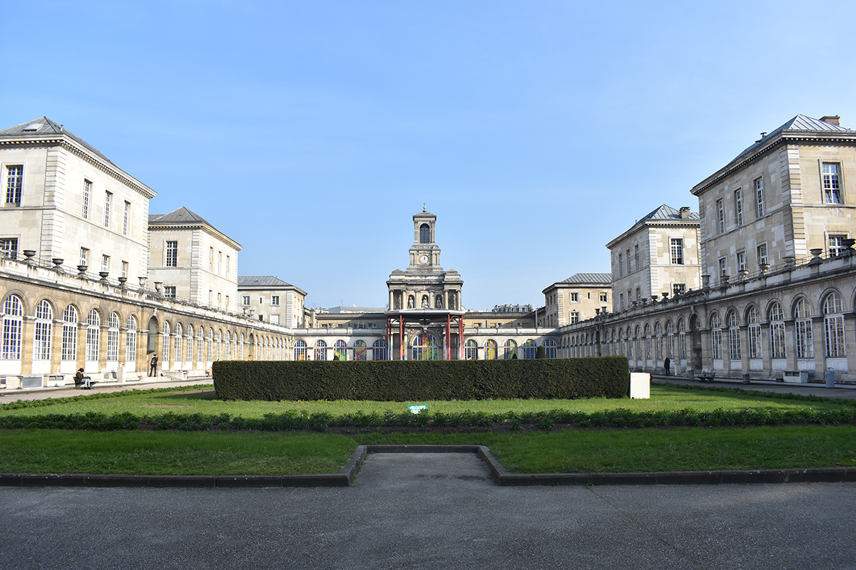 Hopital-Lariboisiere-Exterieur