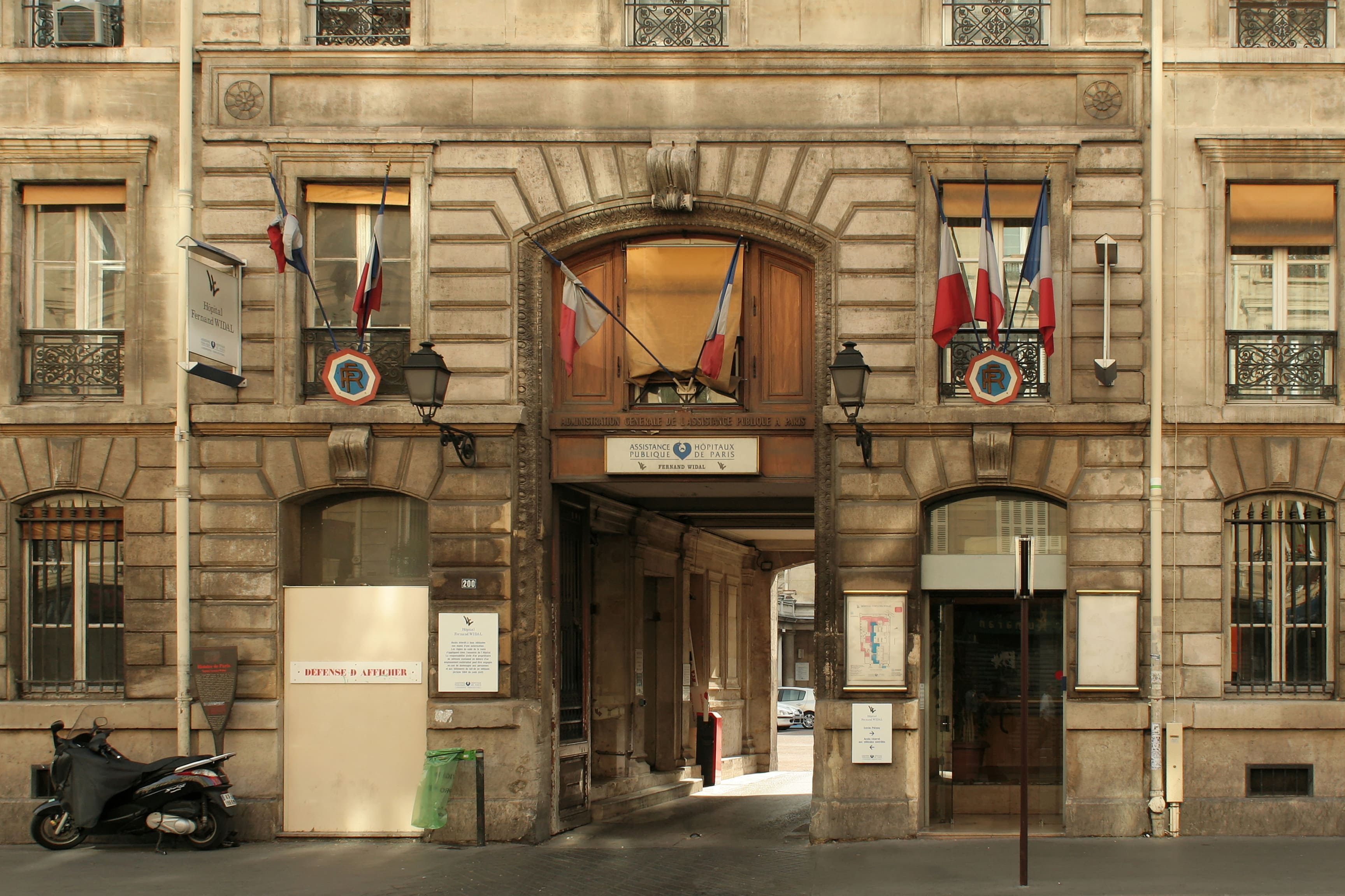 Hôpital_Fernand-Widal,_façade_01-min